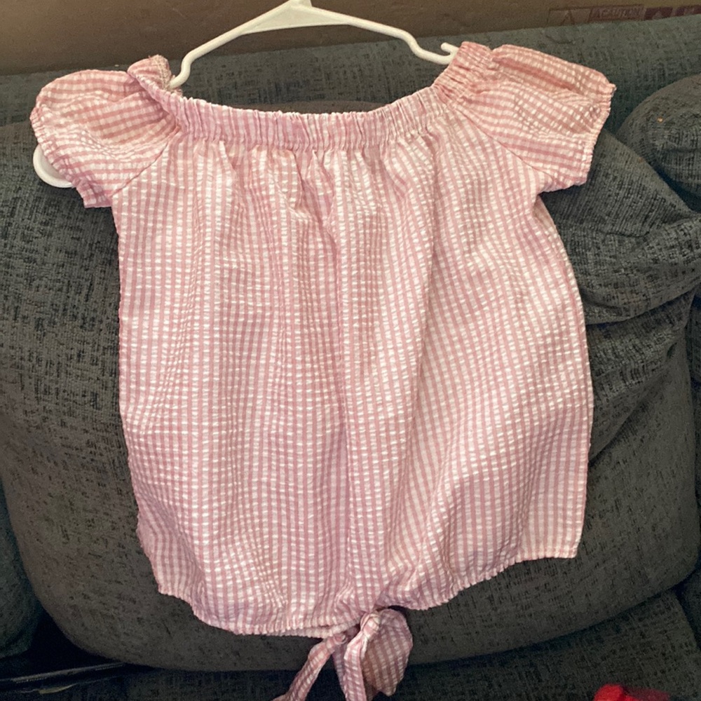 Perfect if you want to wear it like the pic or shoulder off if you want casual
